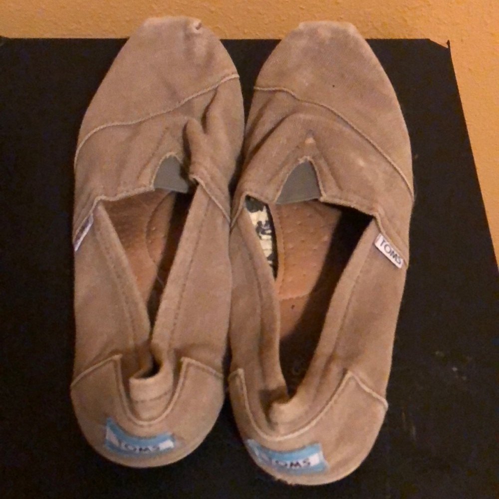 Toms good worn condition! Plenty of wear left!